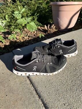 Women’s On Cloud (size 10)